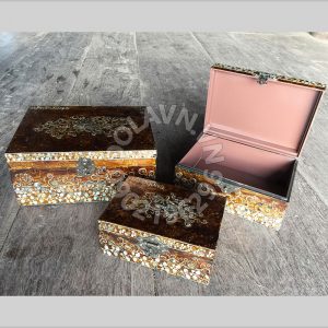 Hộp giả cổ sơn mài khảm trai