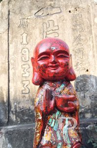 Tượng sơn mài tu hành