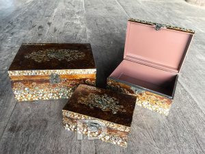 Boxes lacquered antique mosaic