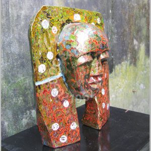 Mặt nạ sơn mài cô gái dân tộc