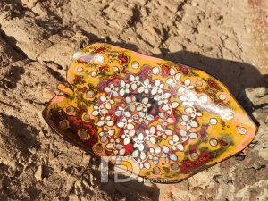 patterned lacquer leaf discs